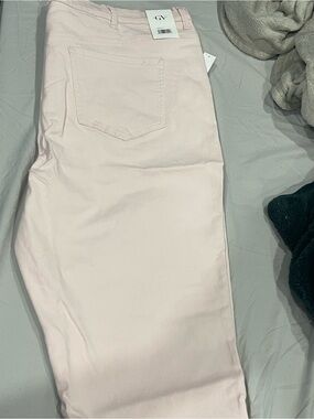 Women’s Light Pink capris